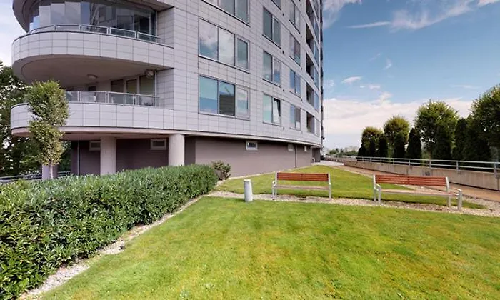 Lägenhet Skyline View - 15th Floor Bliss